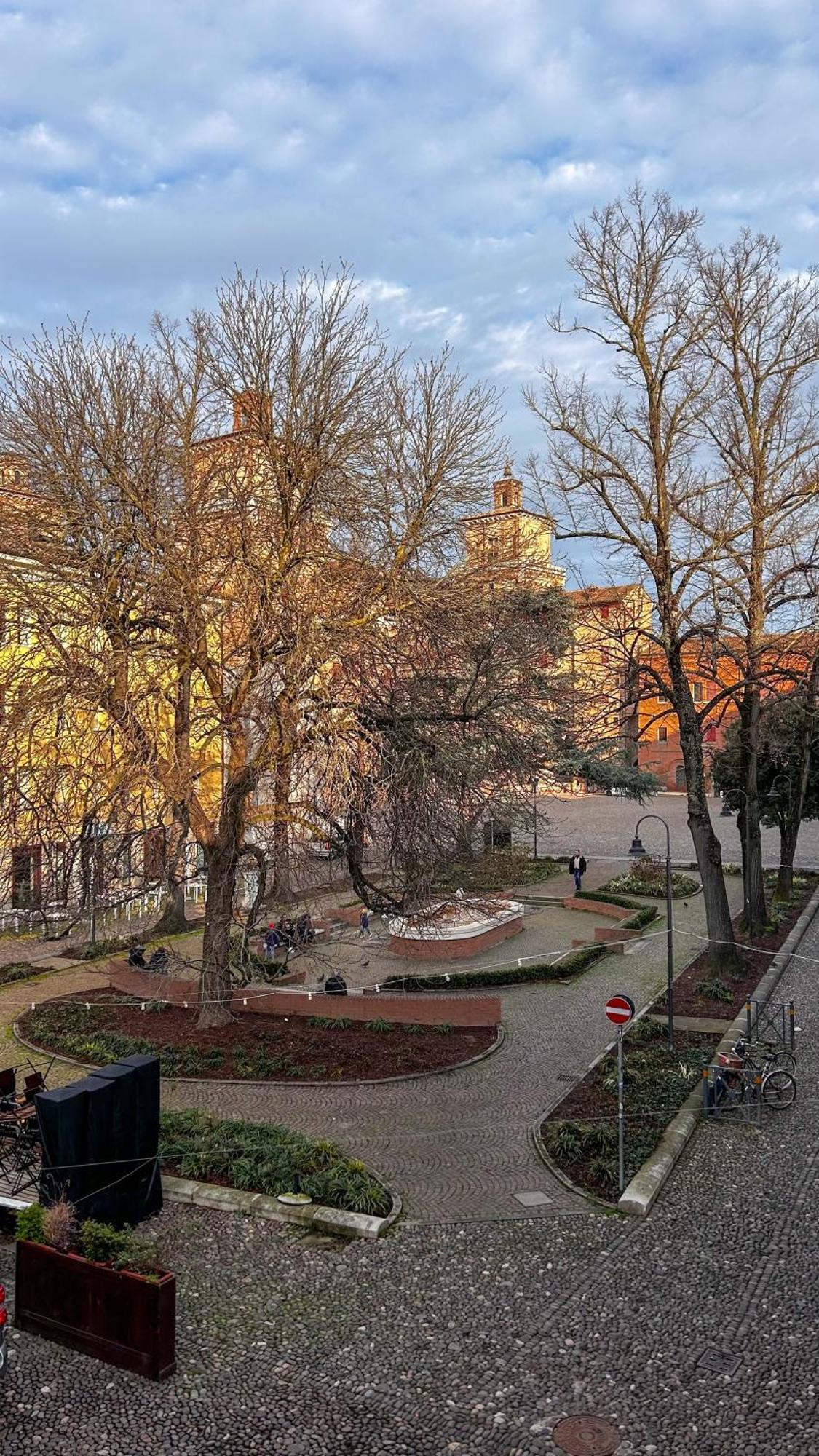 Hotel Al Castello Ferrara Esterno foto